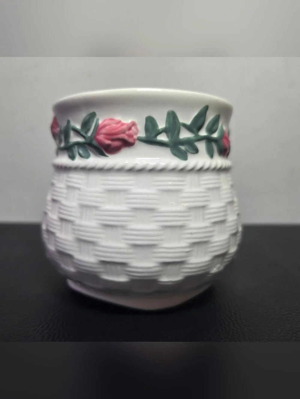 Toothbrush Make Up Brush Holder Vintage Ceramic Flower Weave Basket Granny Core
